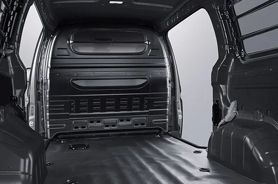 3 орынды жабық фургондағы жүк кеңістігі